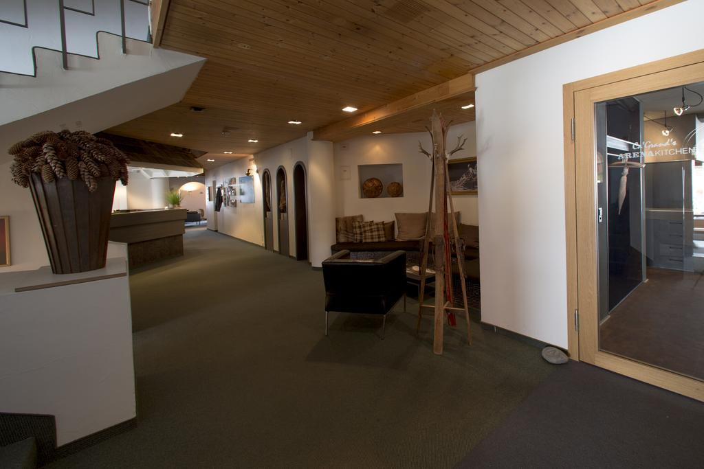 Arena Lodge Φιλμς Εξωτερικό φωτογραφία